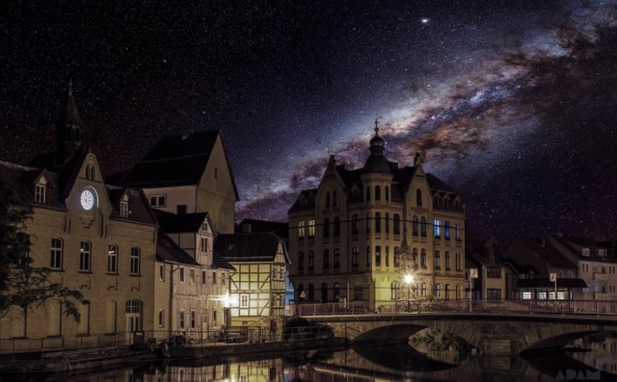 La ville sur fond de galaxie